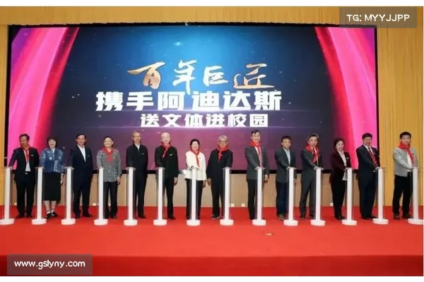 阿迪达斯在世界足坛的先锋之路与创新影响力分析 阿迪达斯在世界足坛的先锋之路与创新影响力分析